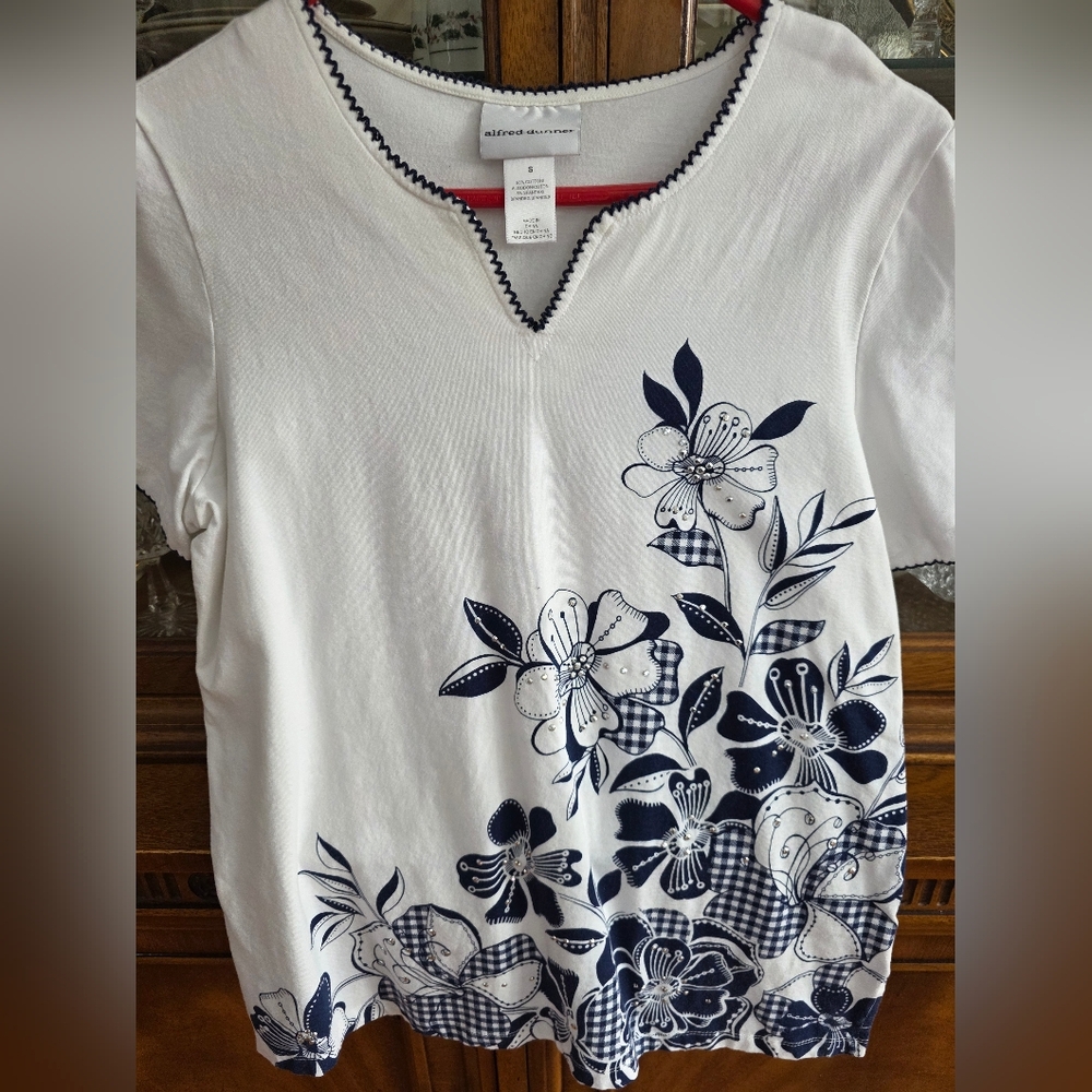 Alfred Dunner Women's White and Blue Floral Top
